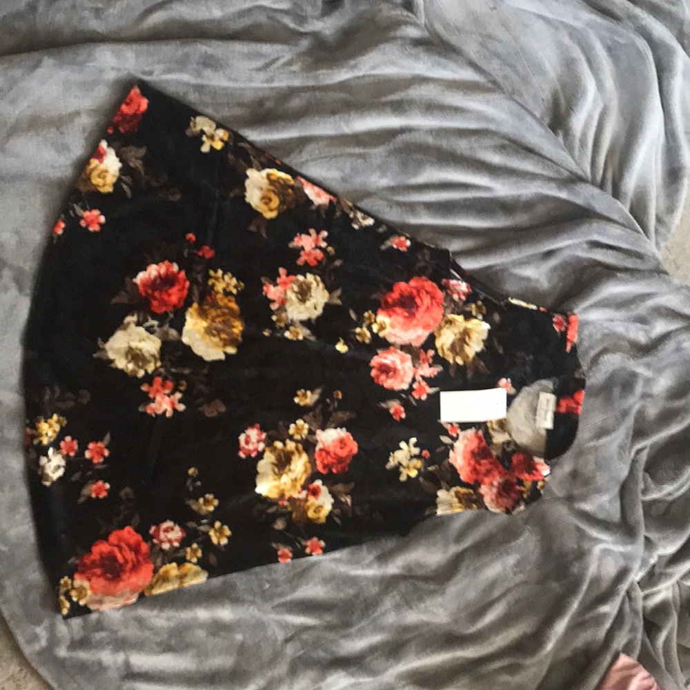 Free kisses suede floral junior top